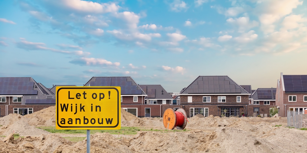 Renovlies voor nieuwbouw in Emmen. Krijg 10% korting op het behangen en sauzen van wanden.